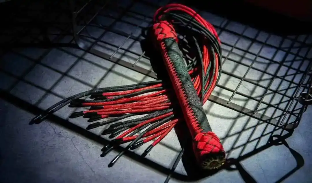 BDSM世界探索：新手如何健康融入字母圈？